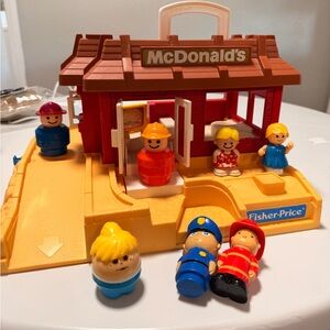 1989 Vintage Fisher Price McDonald’s Drive Thru Playset